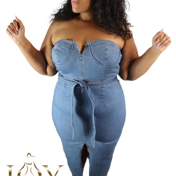 The "ALL Eyes On Me" Denim Midi Dress - Picture 11 of 13